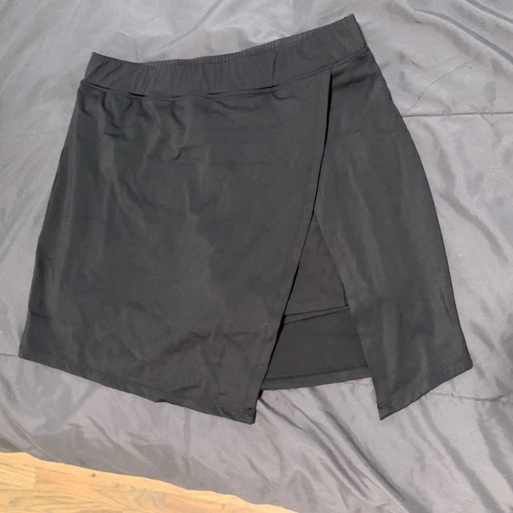 Halara skirt with built in shorts/ pockets